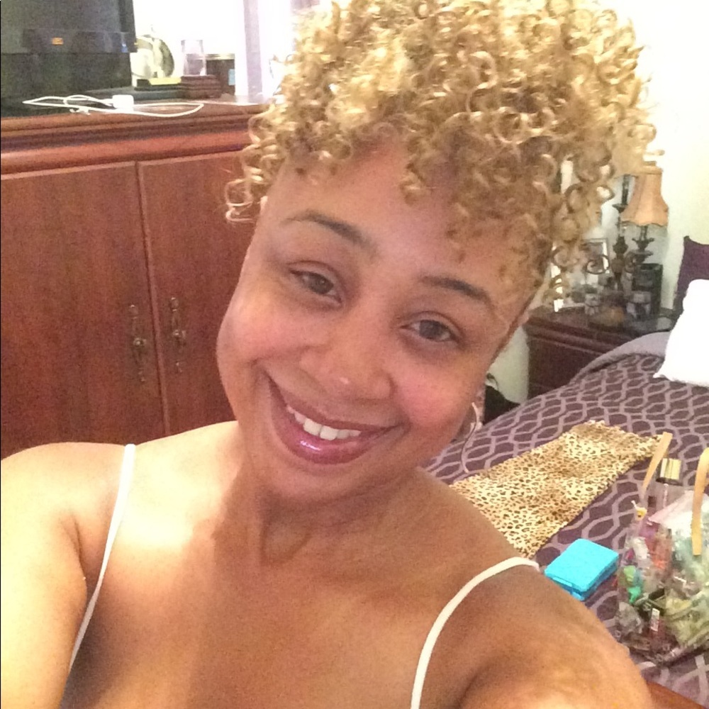 Meet your Posher, Shawna aquita